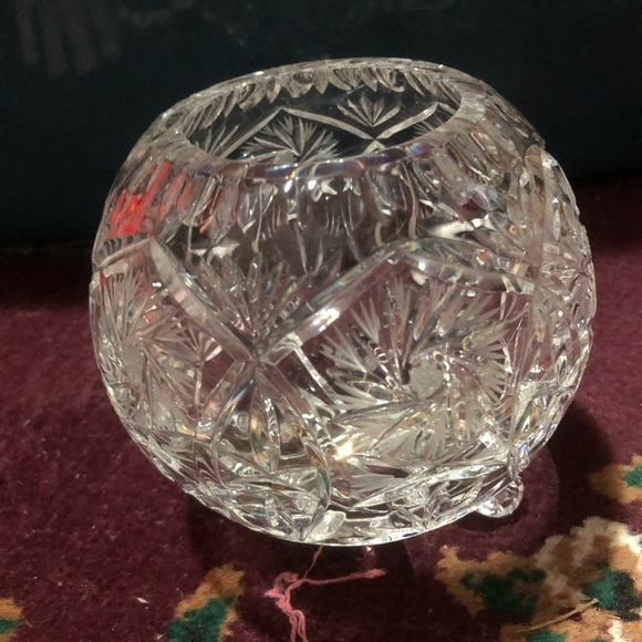 Vintage Crystal rose with 3 feet- pinwheel design-beautiful condition - Picture 5 of 7